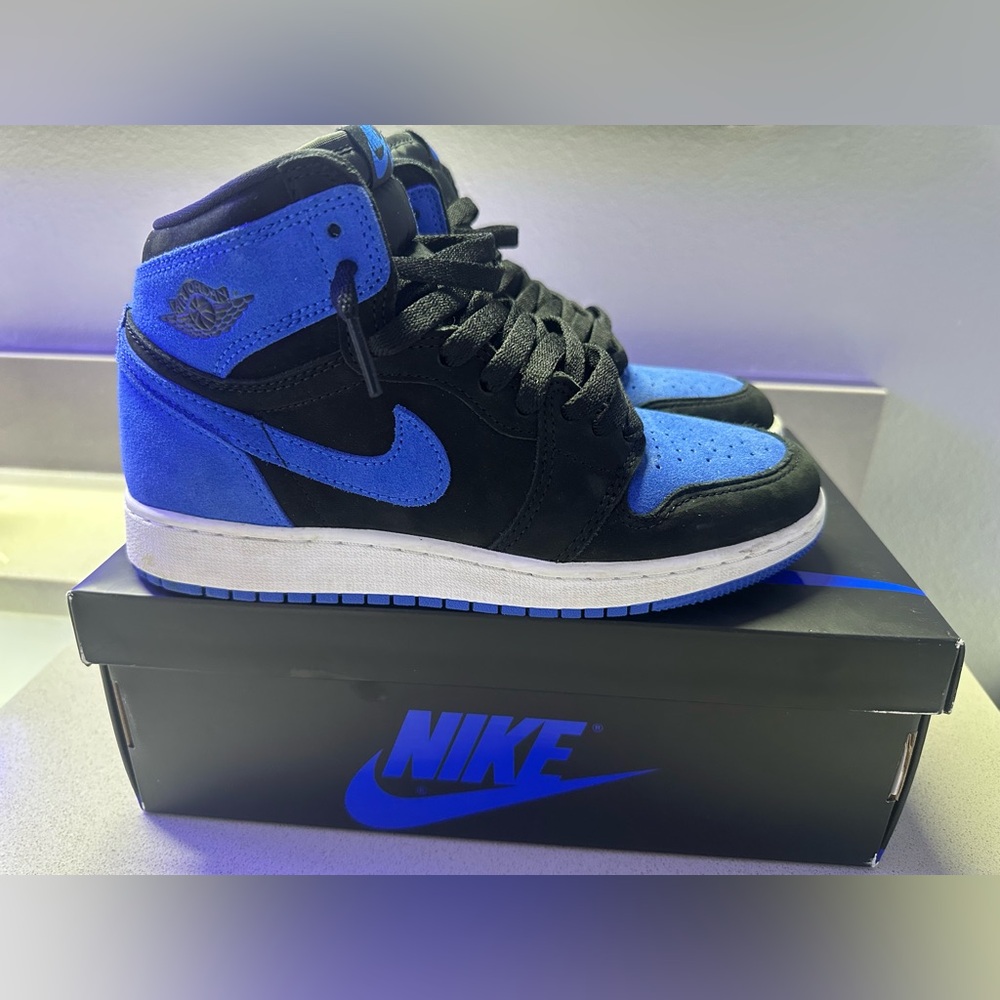 Nike Air Jordan 1, Retro high, size 5.5Y